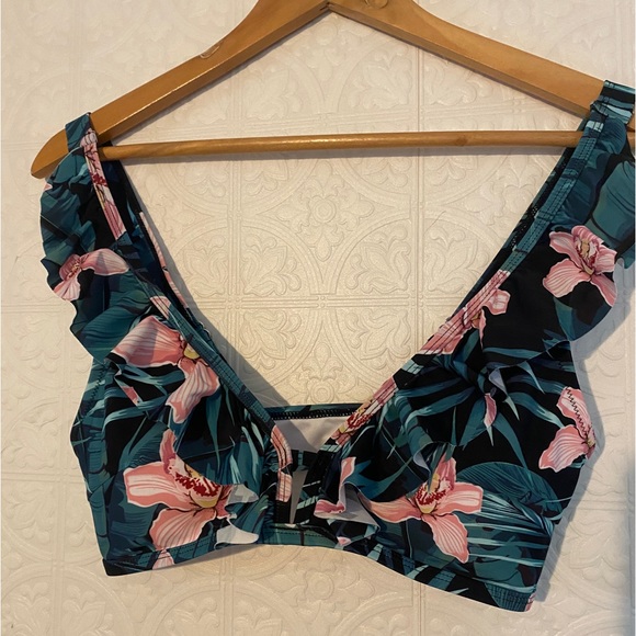 Cupshe medium tropical swimsuit top with ruffle - Picture 2 of 4